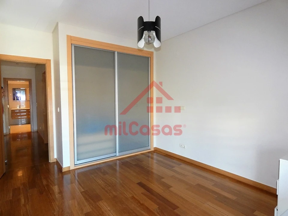 Apartamento T3 para Arrendamento em Santa Maria, São Pedro e Matacães Foto 15