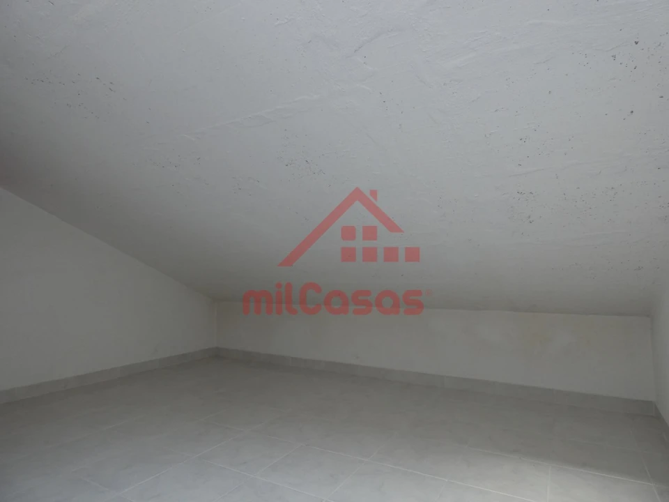 Apartamento T3 para Arrendamento em Santa Maria, São Pedro e Matacães Foto 19