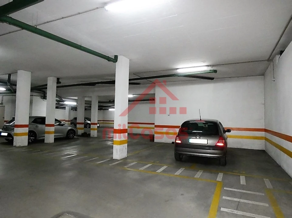 Apartamento T3 para Arrendamento em Santa Maria, São Pedro e Matacães Foto 21