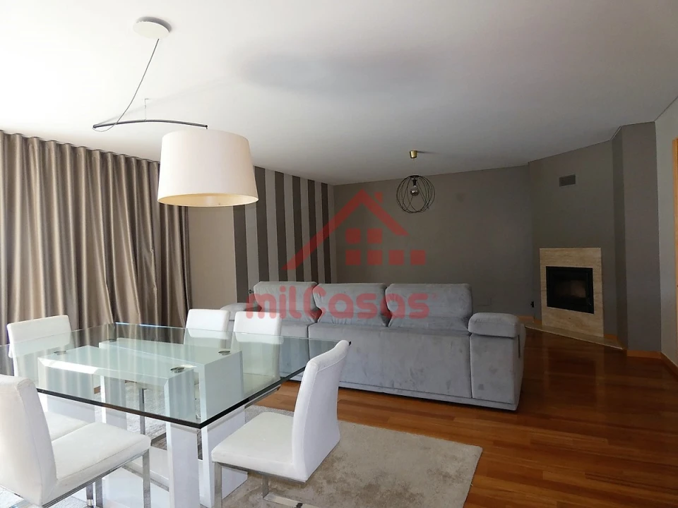 Apartamento T3 para Arrendamento em Santa Maria, São Pedro e Matacães Foto 1