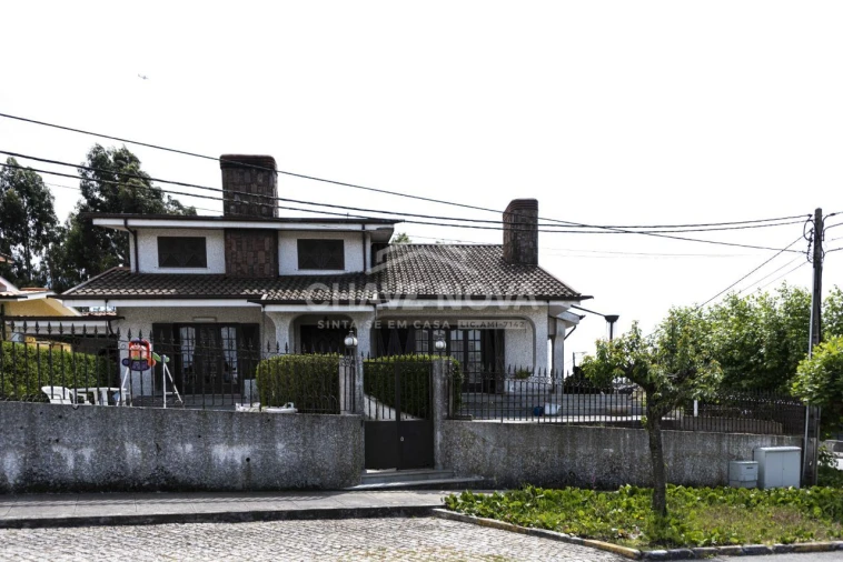 Moradia T3 para Venda em Mozelos Foto 1