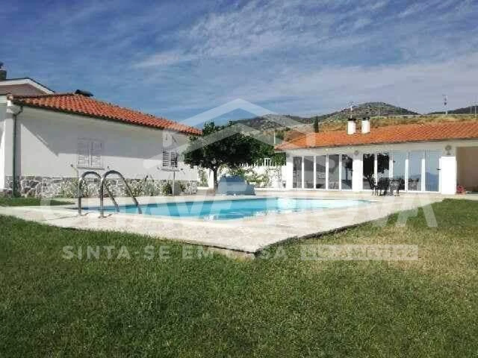 Quinta T4 para Venda em Lamas de Orelhão Foto 1