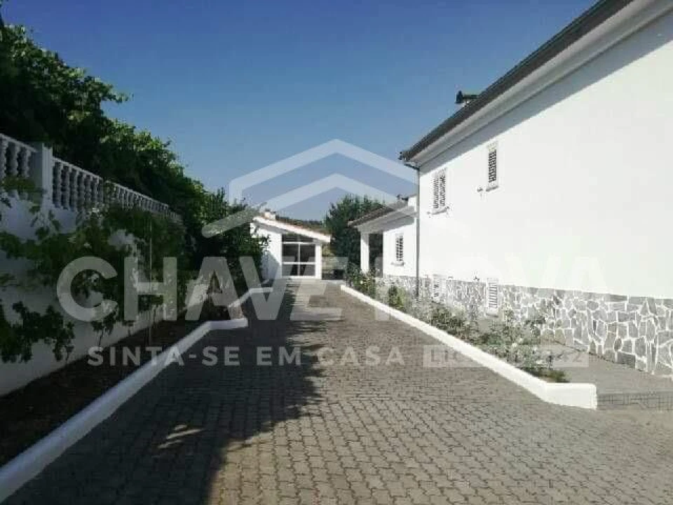 Quinta T4 para Venda em Lamas de Orelhão Foto 8