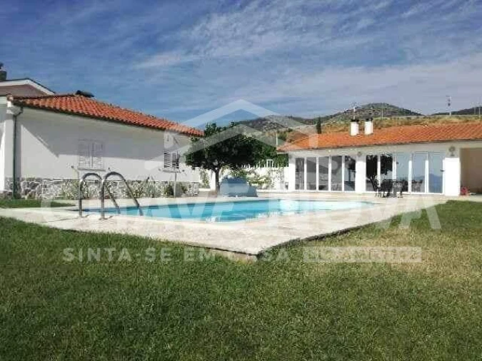 Quinta T4 para Venda em Lamas de Orelhão Foto 1