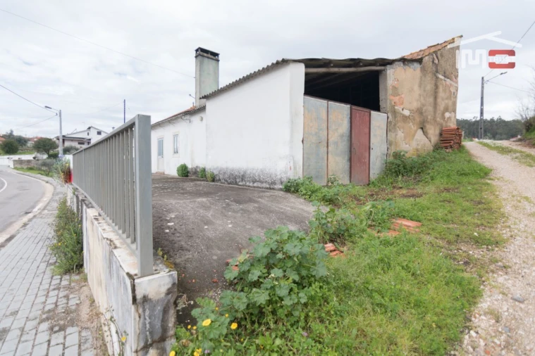 Moradia T3 para Venda em Alburitel Foto 2