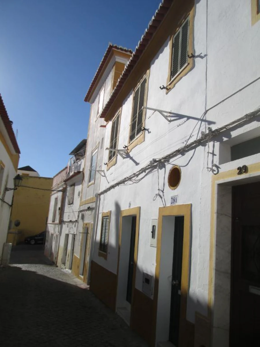 Moradia T4 para Venda em Assunção, Ajuda, Salvador e Santo Ildefonso Foto 2