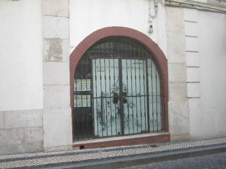 Loja para Arrendamento em Caia, São Pedro e Alcáçova Foto 2