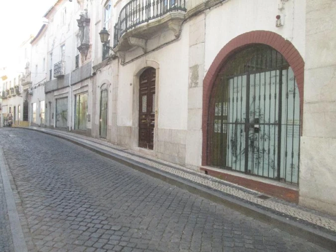 Loja para Arrendamento em Caia, São Pedro e Alcáçova Foto 1