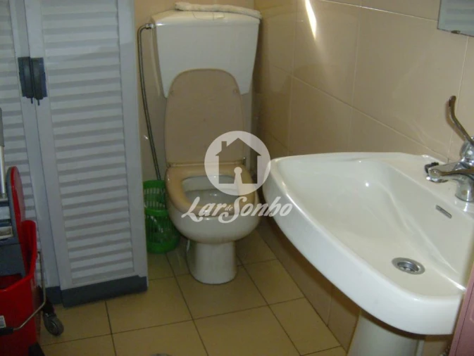 Loja para Trespasse em Santo Antonio dos Olivais Foto 10