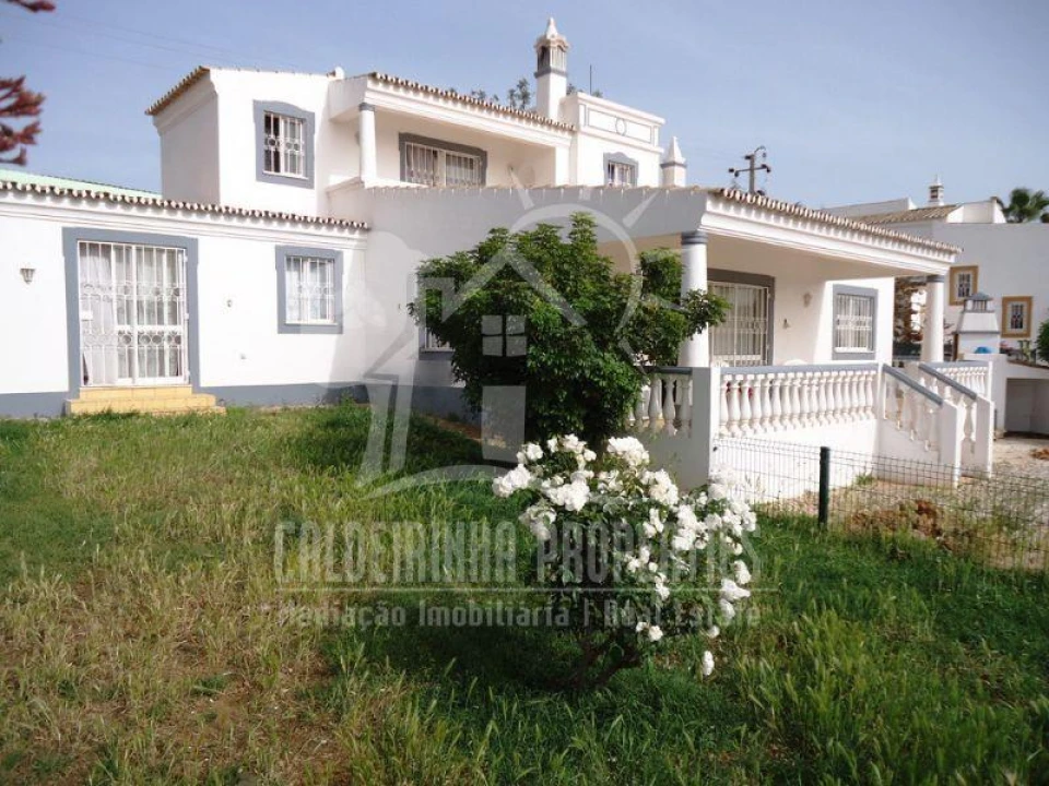 Moradia T3 para Venda em Guia Foto 1