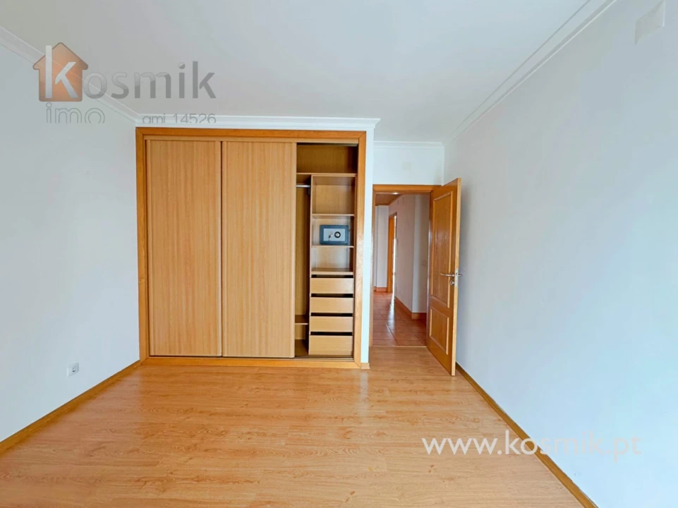 Apartamento T3 para Arrendamento em Bacelo e Senhora da Saúde Foto 27