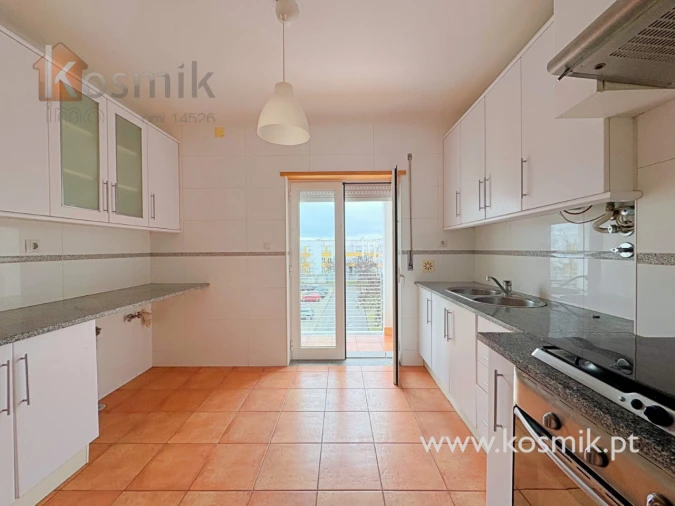 Apartamento T3 para Arrendamento em Bacelo e Senhora da Saúde Foto 2