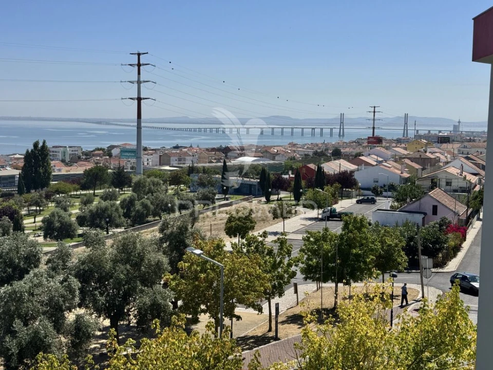 Apartamento T3 para Venda em Santa Iria de Azoia, São João da Talha e Bobadela Foto 13
