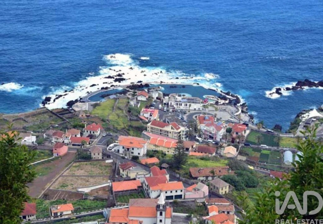 Terreno para Venda em Porto Moniz Foto 1