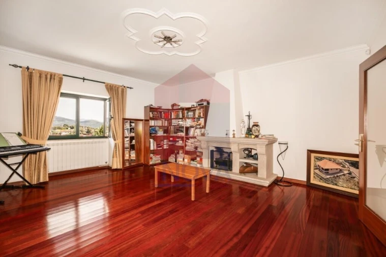 Moradia T4 para Venda em Oriz (Santa Marinha) e Oriz (São Miguel) Foto 8