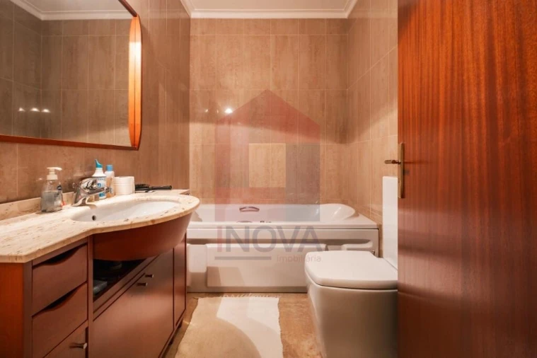 Moradia T4 para Venda em Oriz (Santa Marinha) e Oriz (São Miguel) Foto 14