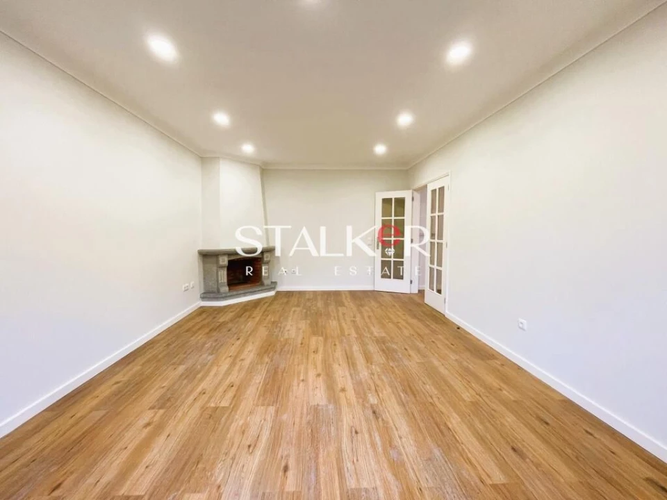 Apartamento T4 para Venda em Arcozelo Foto 3