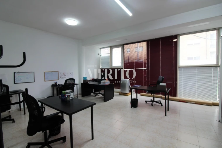 Escritório para Arrendamento em Ferreiros e Gondizalves Foto 1