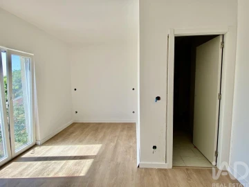 Moradia T2 para Venda em Dois Portos e Runa
