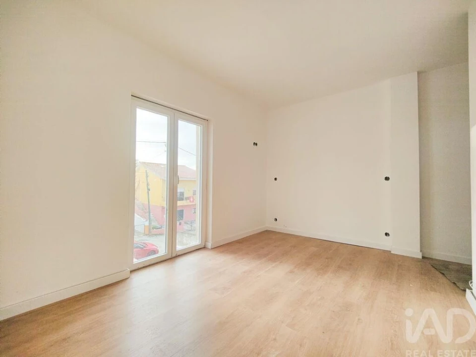 Moradia T2 para Venda em Dois Portos e Runa Foto 21