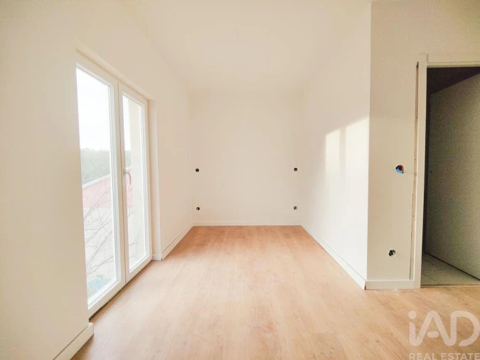 Moradia T2 para Venda em Dois Portos e Runa Foto 22