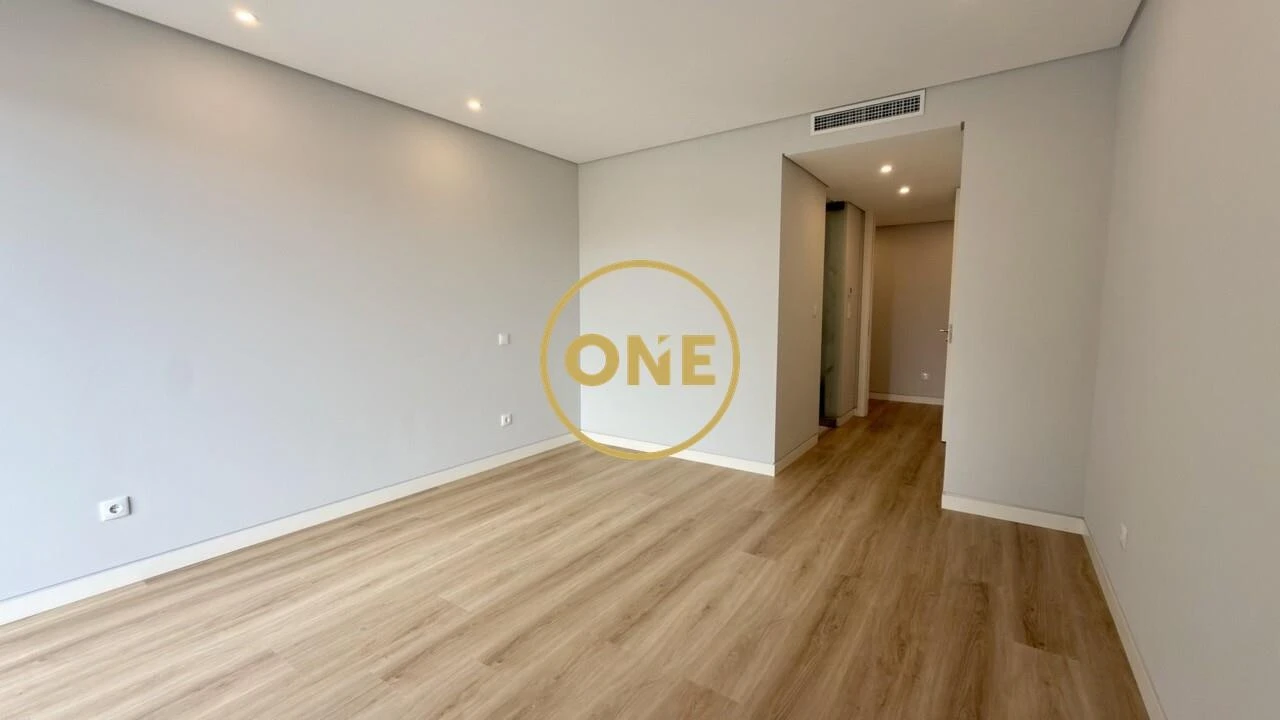 Apartamento T3 para Venda em Carcavelos e Parede Foto 17