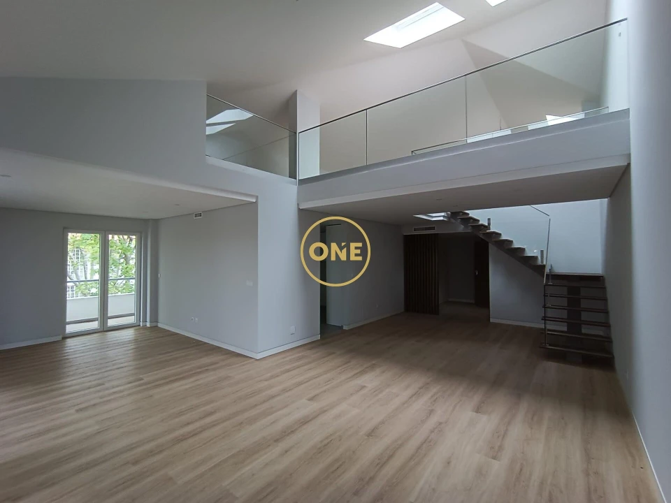 Apartamento T3 para Venda em Carcavelos e Parede Foto 21