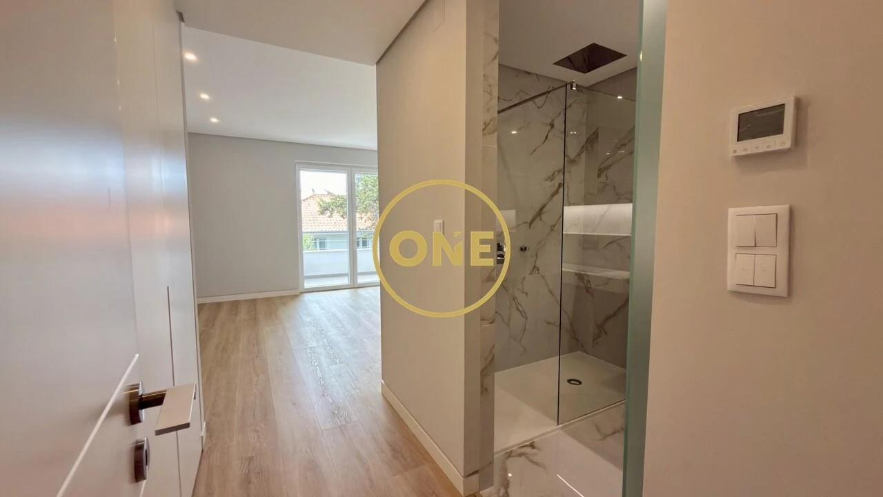 Apartamento T3 para Venda em Carcavelos e Parede Foto 13