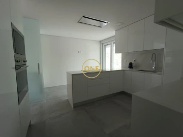 Apartamento T3 para Venda em Carcavelos e Parede