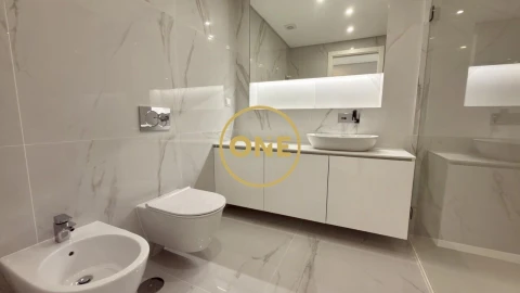 Apartamento T3 para Venda em Carcavelos e Parede