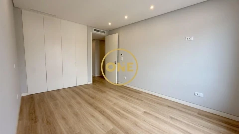 Apartamento T3 para Venda em Carcavelos e Parede