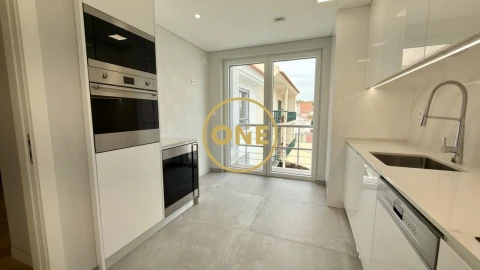 Apartamento T3 para Venda em Carcavelos e Parede