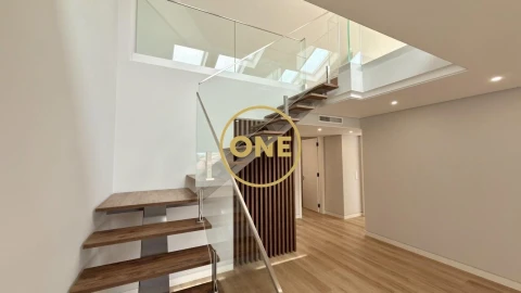 Apartamento T3 para Venda em Carcavelos e Parede