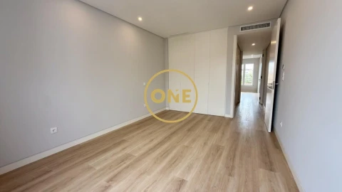 Apartamento T3 para Venda em Carcavelos e Parede