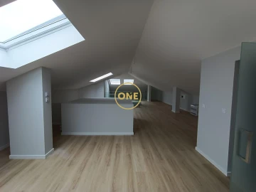 Apartamento T3 para Venda em Carcavelos e Parede
