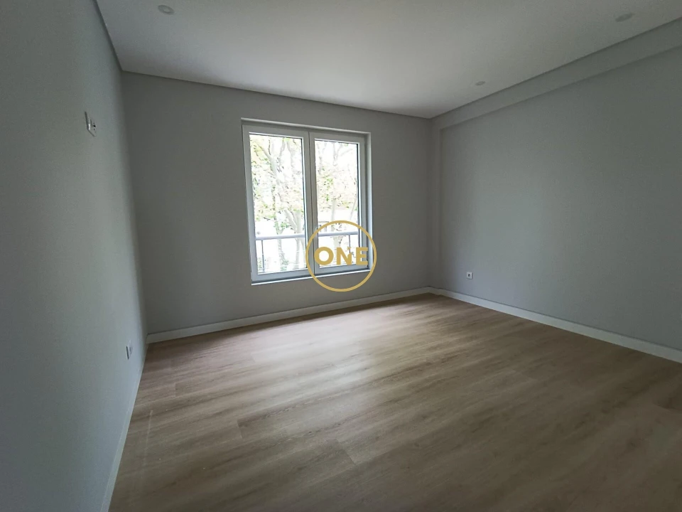 Apartamento T3 para Venda em Carcavelos e Parede Foto 17