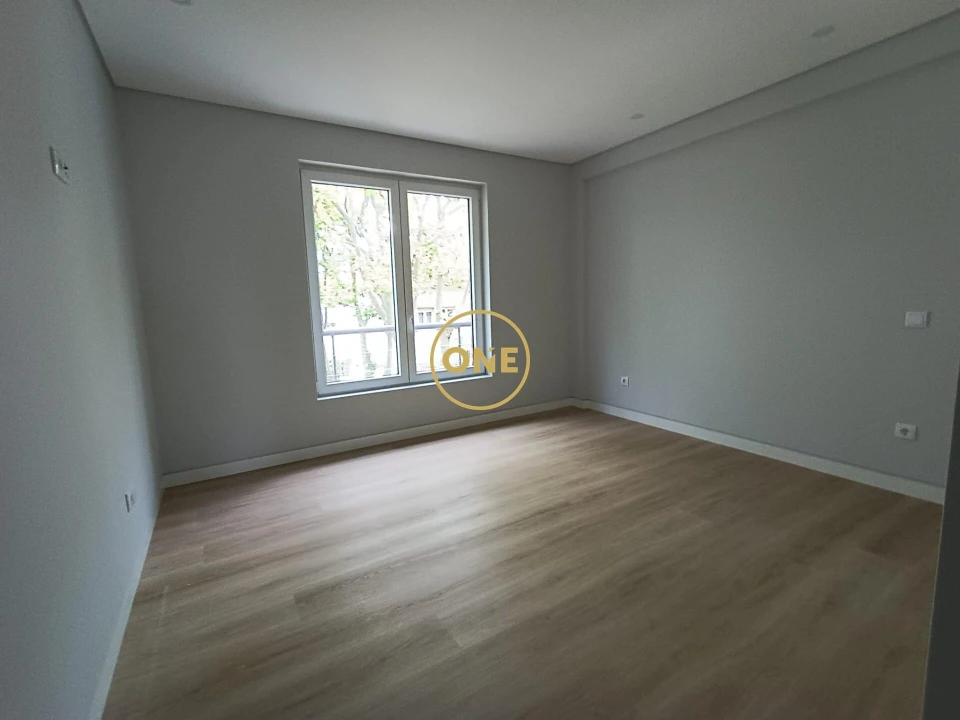 Apartamento T3 para Venda em Carcavelos e Parede Foto 16