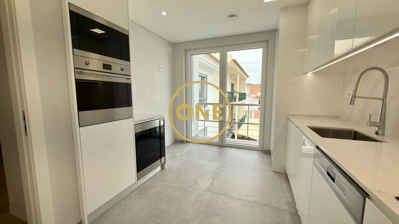 Apartamento T3 para Venda em Carcavelos e Parede Foto 4