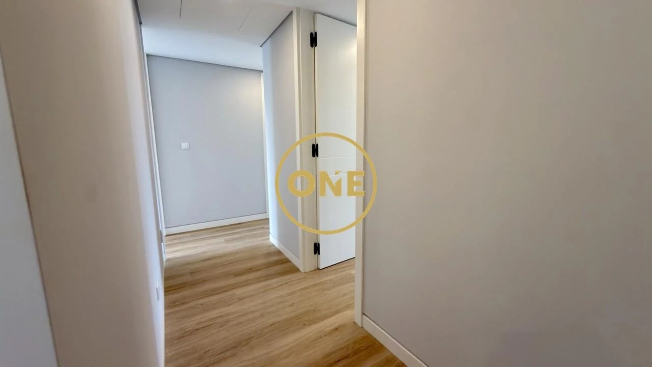 Apartamento T3 para Venda em Carcavelos e Parede Foto 12