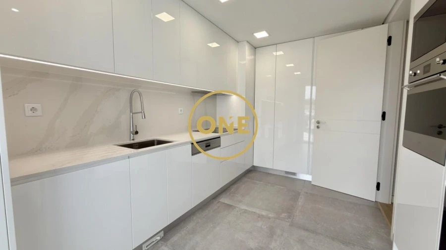 Apartamento T3 para Venda em Carcavelos e Parede Foto 2