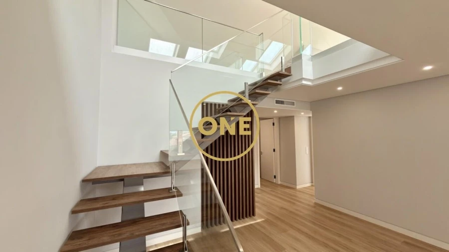 Apartamento T3 para Venda em Carcavelos e Parede Foto 8