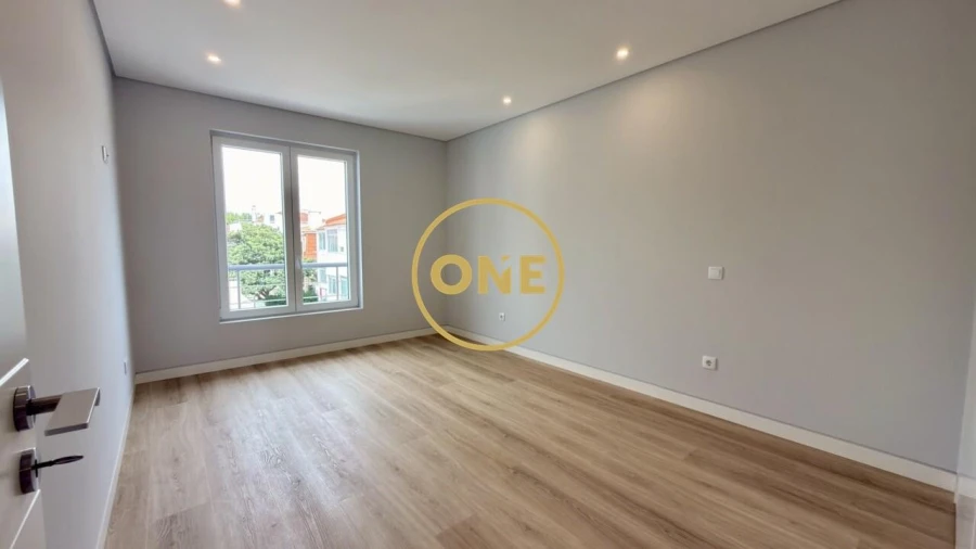 Apartamento T3 para Venda em Carcavelos e Parede Foto 22