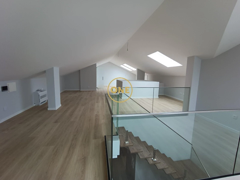 Apartamento T3 para Venda em Carcavelos e Parede Foto 10
