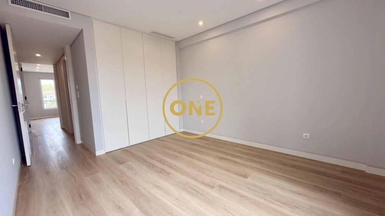 Apartamento T3 para Venda em Carcavelos e Parede Foto 23