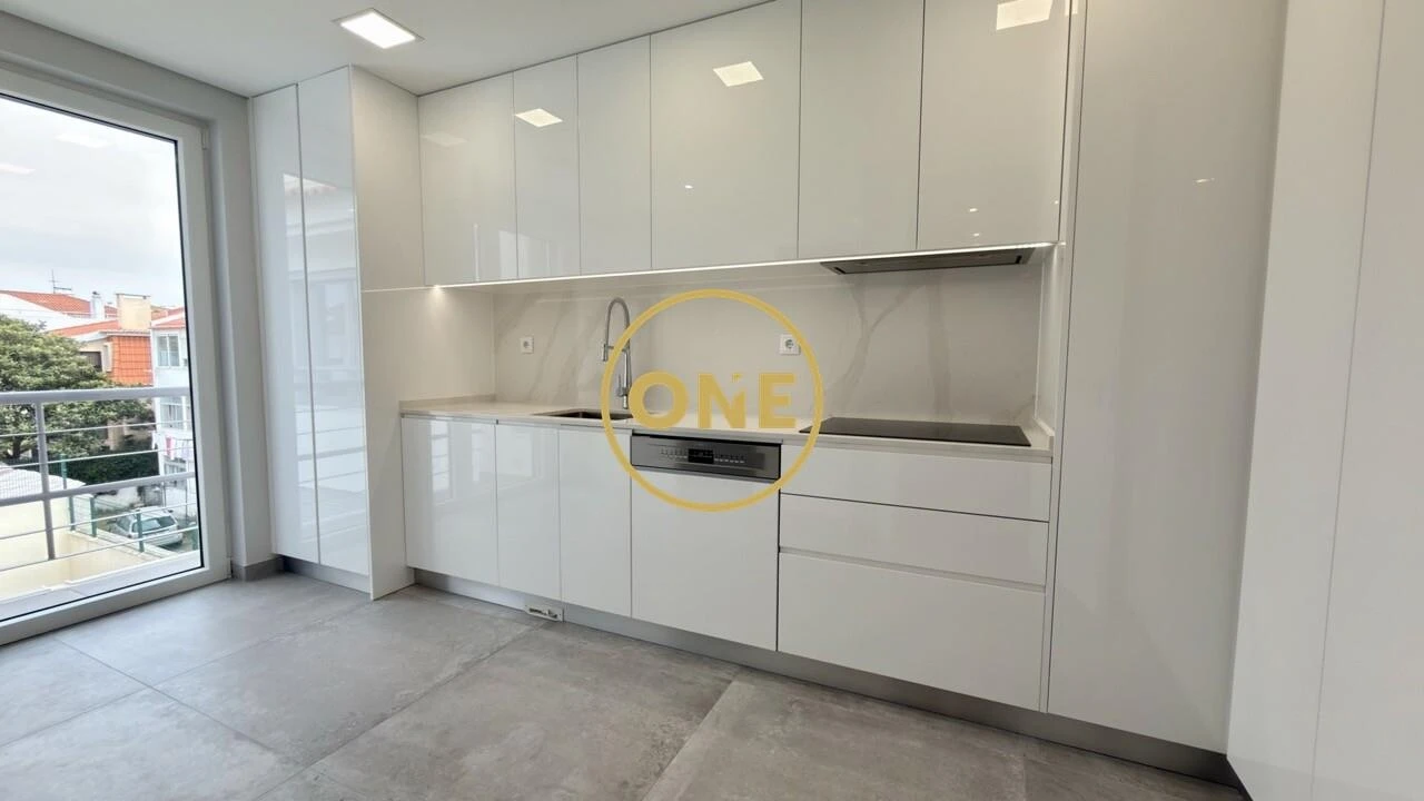 Apartamento T3 para Venda em Carcavelos e Parede Foto 1