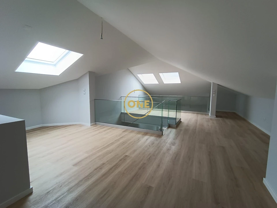 Apartamento T3 para Venda em Carcavelos e Parede Foto 9