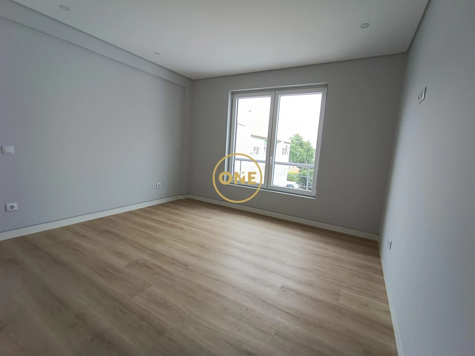 Apartamento T3 para Venda em Carcavelos e Parede Foto 15
