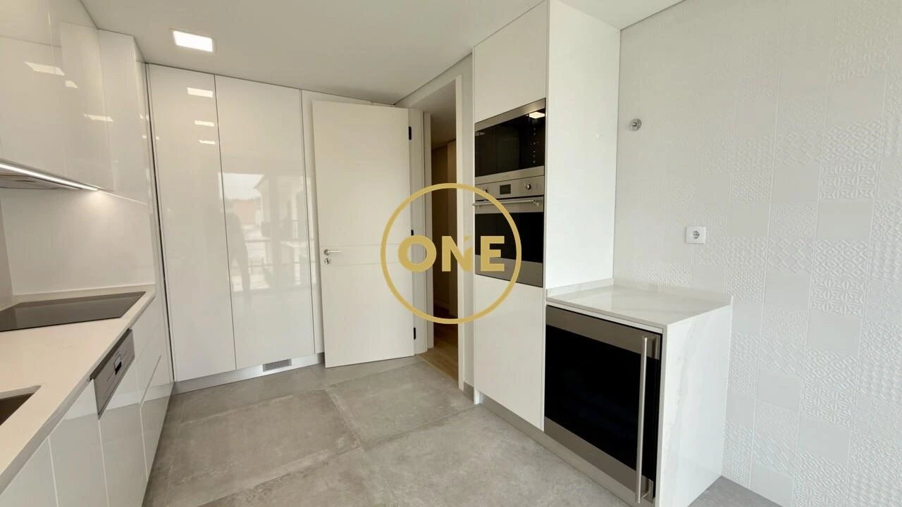 Apartamento T3 para Venda em Carcavelos e Parede Foto 3