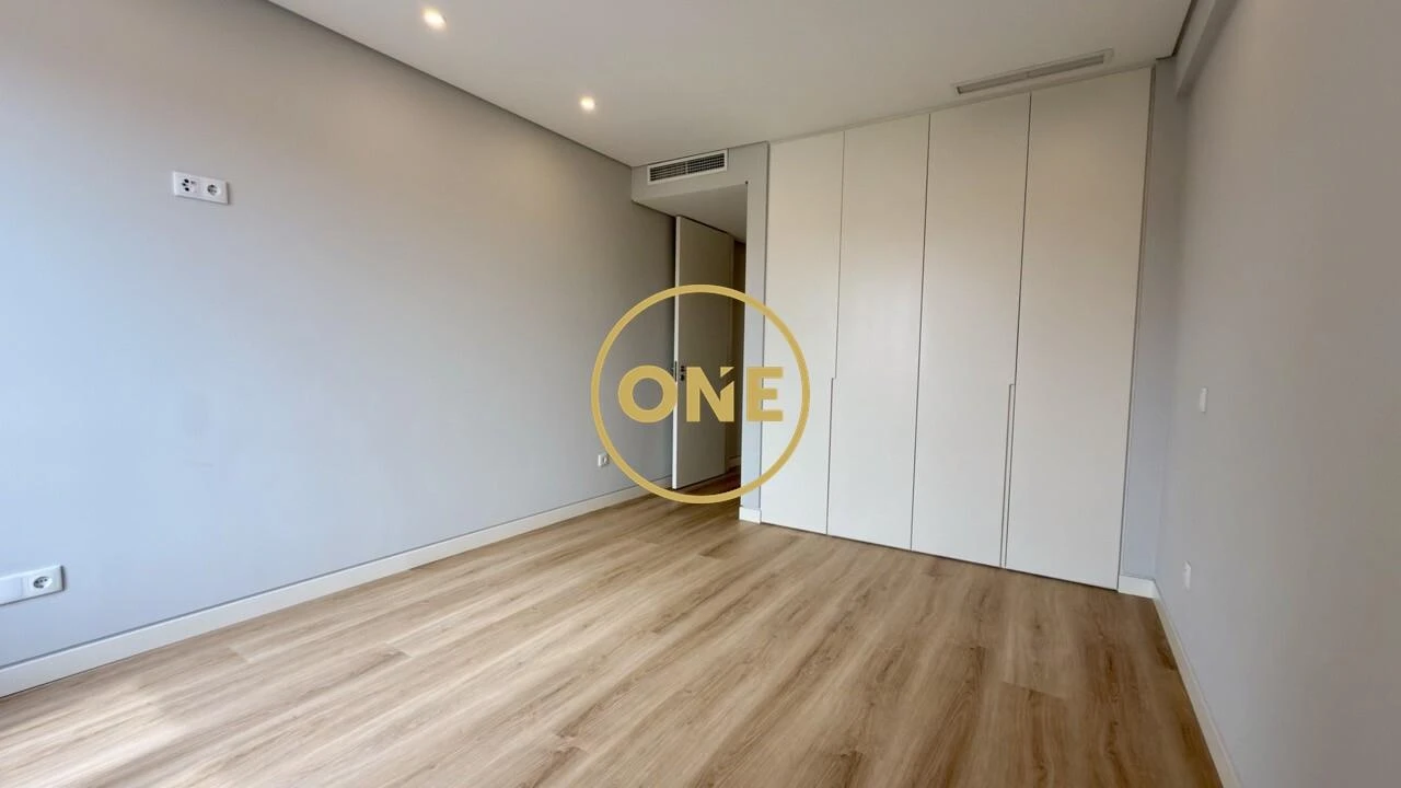 Apartamento T3 para Venda em Carcavelos e Parede Foto 25