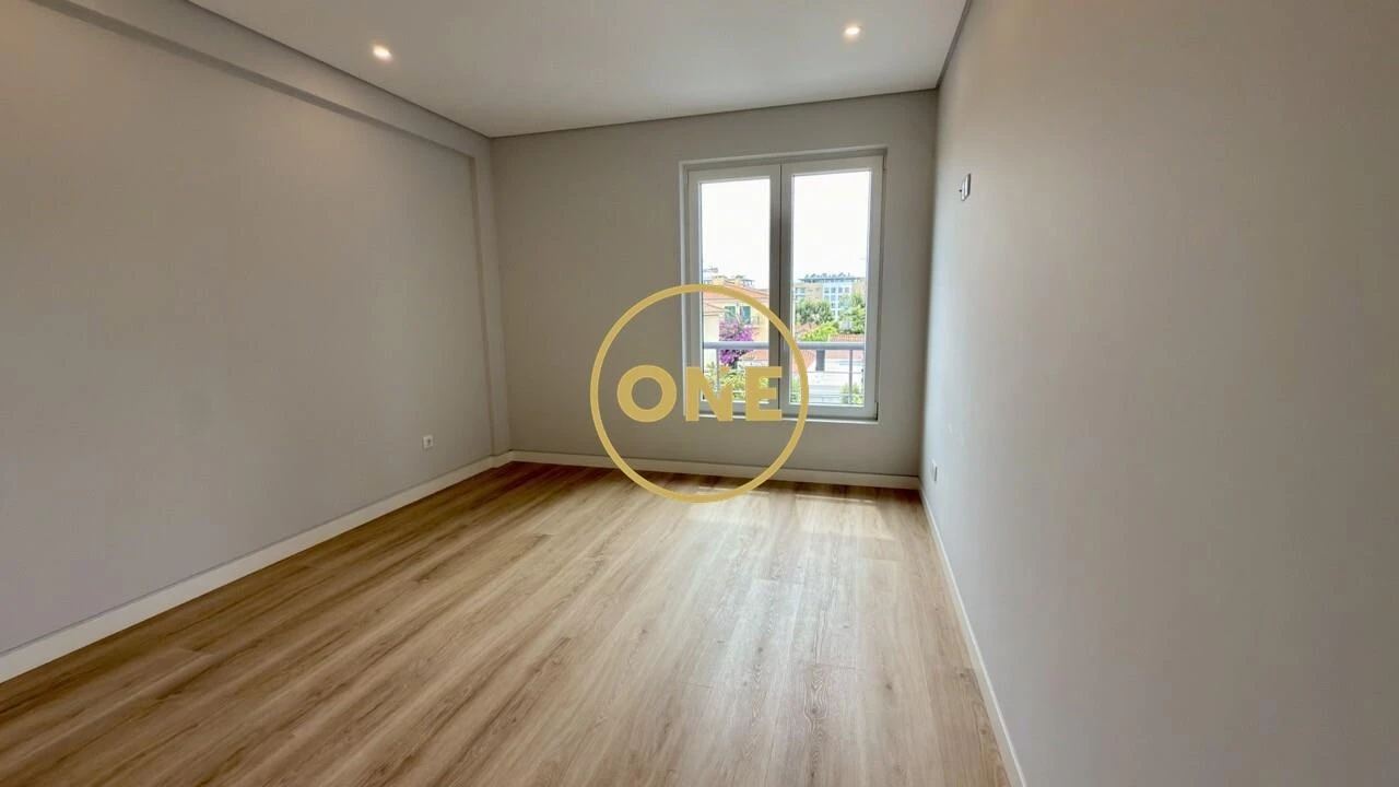 Apartamento T3 para Venda em Carcavelos e Parede Foto 24